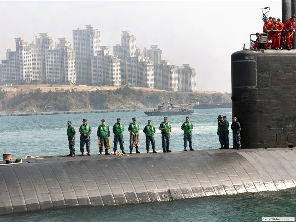 USS Cheyenne (SSN-773) pulls into Busan Naval Base.