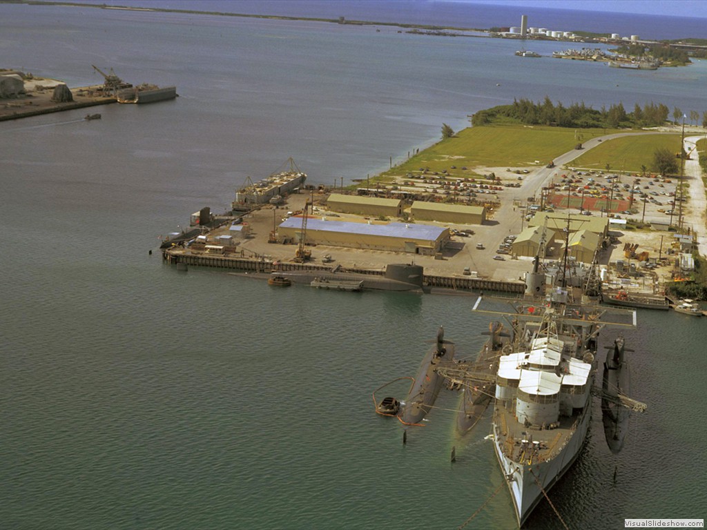 USS George Washington (SSBN-598) in Guam with the Proteus AS-19 and four unknown boats on 25 September 1987.