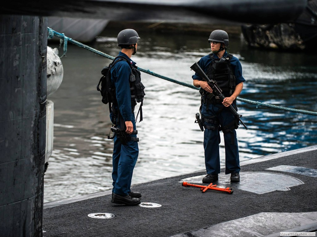 USS Oklahoma City (SSN-723) pulls into Yokosuka, 7 July 2014-4