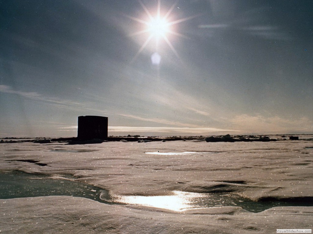 USS Queenfish (SSN-651) at the North Pole during 1970.