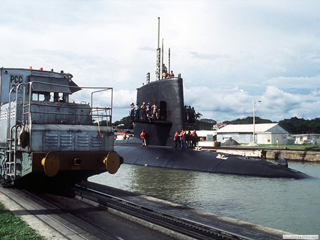 USS Shark (SSN-591) in the Panama Canal 1989