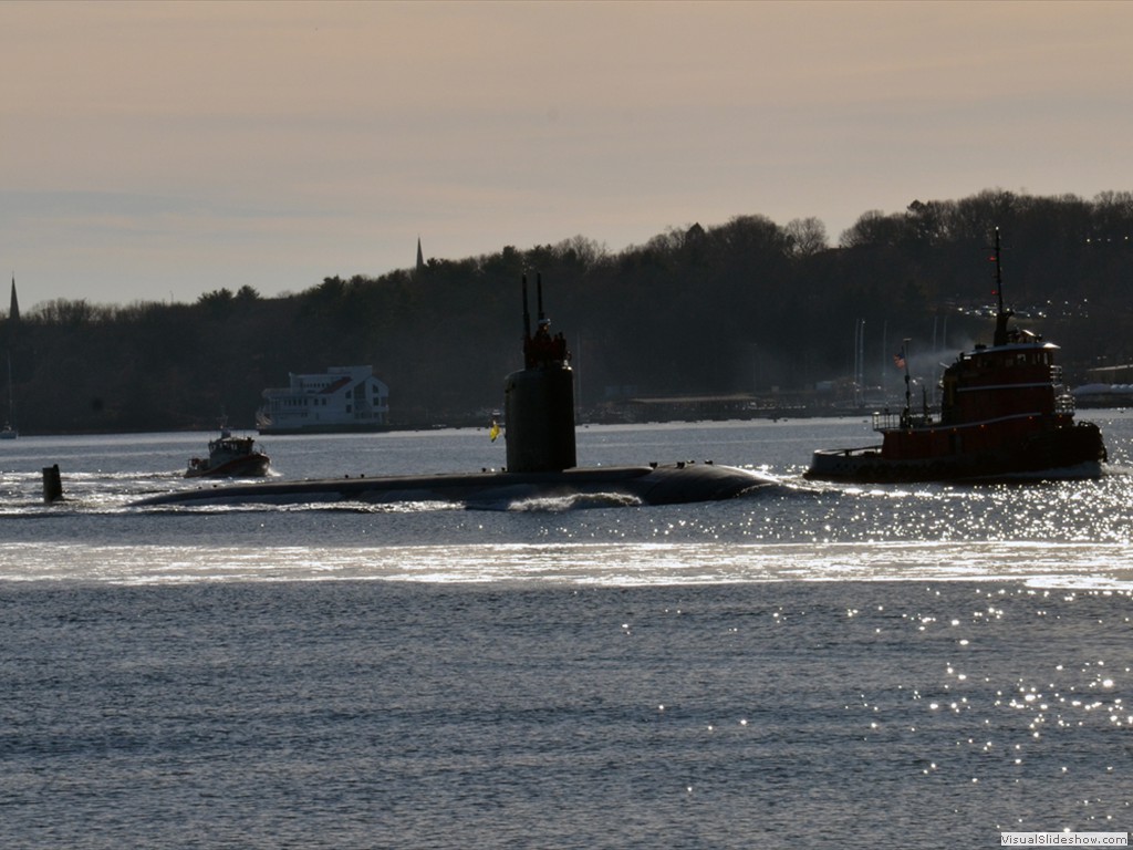 USS Topeka (SSN-754) transits the Thames River