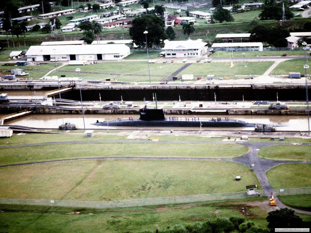 USS Ulysses S. Grant (SSBN-631) passes through the Panama Canal 1964.